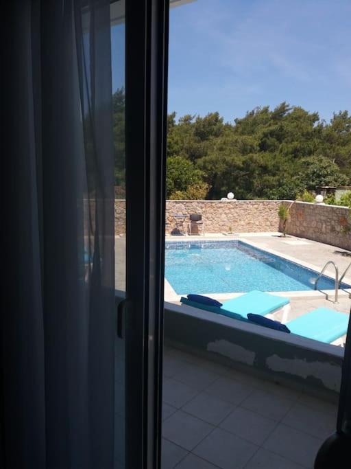 Greek Style Ground Floor Apartment & Pool Jaliszósz Kültér fotó